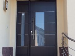 Haustür flügelüberdeckend mit Seitenteil