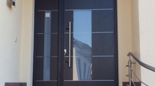 Haustür flügelüberdeckend mit Seitenteil
