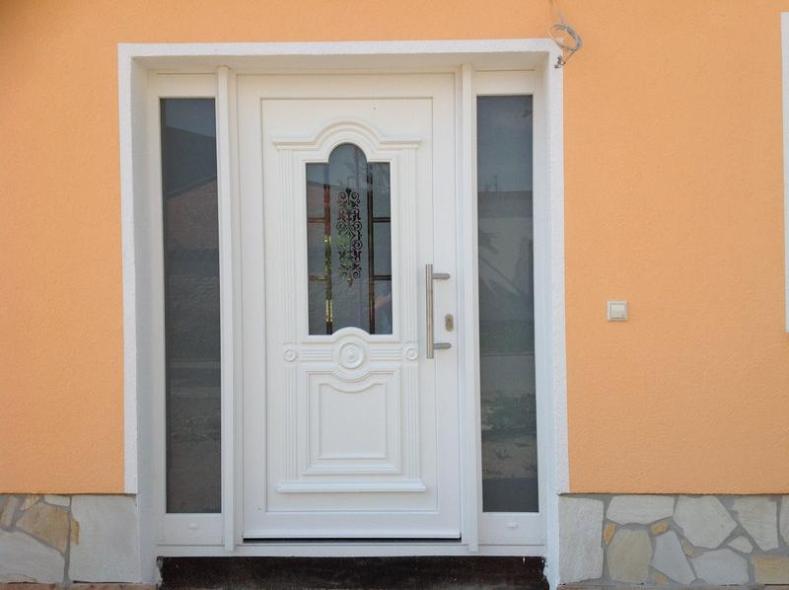 Haustür mit zwei Seitenteilen Aschersleben