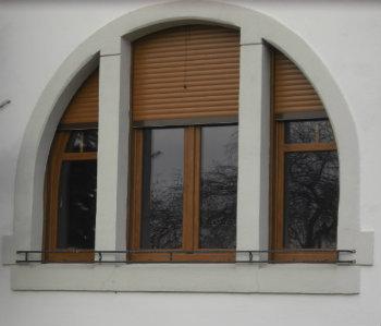 Kunststoff-Fenster in Rundbogenoptik 